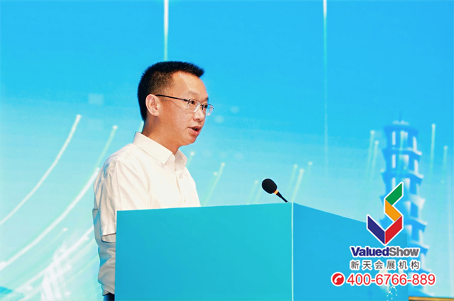 鼓楼区委副书记、区人民政府区长杨辉发言