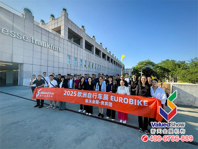 新天与部分展商合影 新天与部分展商合影