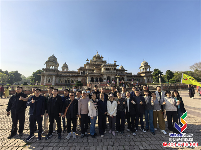 新天和部分展商合影留念