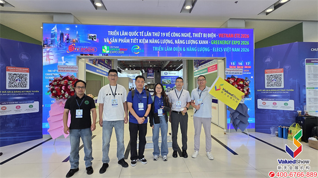 新天会展和部分展商合影留念 新天会展和部分展商合影留念